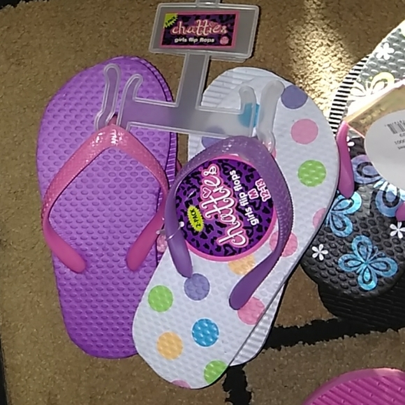 7 sets of 2 pairs of sandals on each hanger - Picture 4 of 4